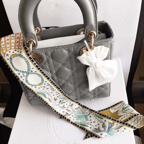 디올 신상 방도 스카프 D1079