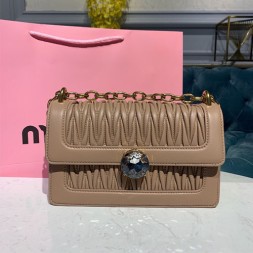 미우미우 신상 솔리테어 마테라세  숄더백 5BD130 베이지