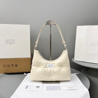 마르지엘라 글램슬램 스몰 호보백  MM3359 아이보리