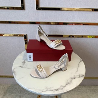 페레가모 간치니 앵클 스트랩 샌들 F38063 화이트