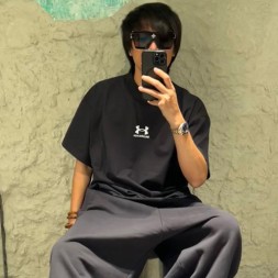 발렌시아가 남여공용 반팔 528852