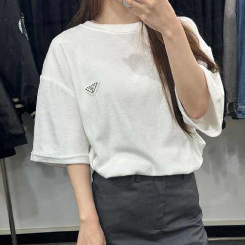 프라다 남여공용 반팔티 3A597