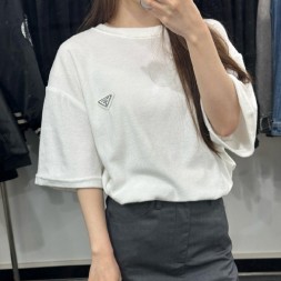 프라다 남여공용 반팔티 3A597