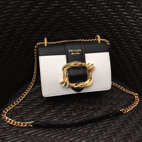 프라다 신상 브론즈장식 숄더백 1BD066 화이트
