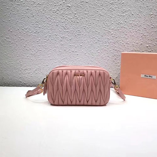 미우미우 마테라쎄 미니 크로스백 5BH539 핑크