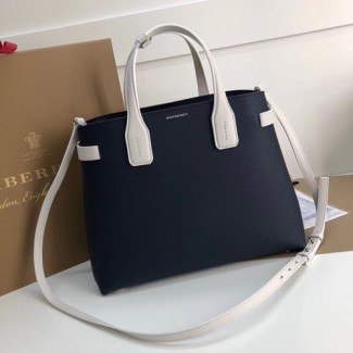 버버리 미디엄 투톤 가죽 배너 토트백 40759521 네이비