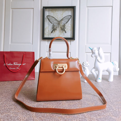 페레가모 켈리백 스몰 21E887 브라운