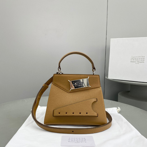 마르지엘라 스내치드 스몰 탑핸들백 MM3075 카멜