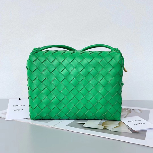 보테가 스몰 루프 카메라 백 V6600-6