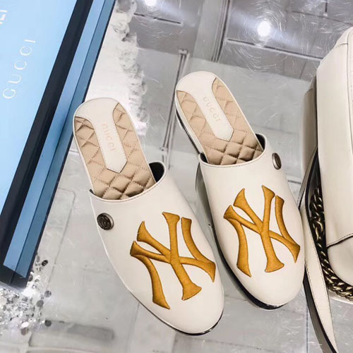 구찌 여성용 신상 가죽 슬리퍼 397683