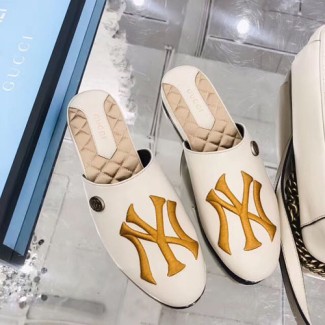 구찌 여성용 신상 가죽 슬리퍼 397683