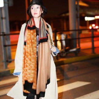 버버리 신상 스카프 BB3658