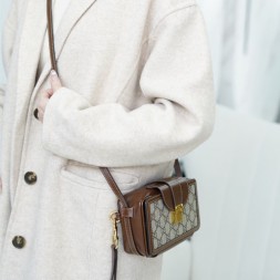 구찌 클래스프 잠금장치가 달린 미니 백 614368