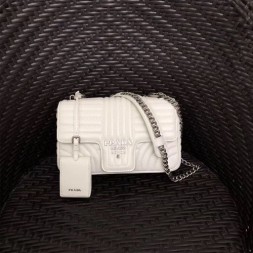 프라다 다이어그램 가죽 미듐 숄더백 1BD108 화이트 은장