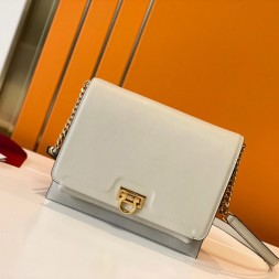 페레가모 트리폴리오 숄더백 21H984 크림