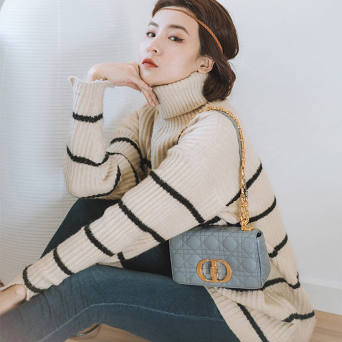 디올 신상 카로 스몰백 M9241 그레이