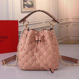 발렌티노 스몰 락스터드 스파이크 버킷 백 PW0B0B59 핑크