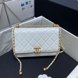 샤넬 클래식 카프스킨 체인 WOC AP2289 화이트