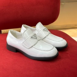 프라다 여성용 로퍼 F0878 화이트 무광