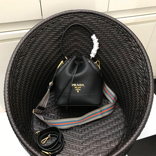 프라다 신상 가죽 버킷백 1BE018 블랙