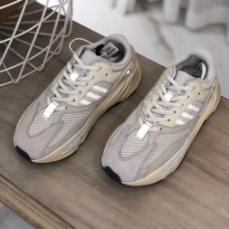 아디다스 남여공용 이지부스트 700 18128-1