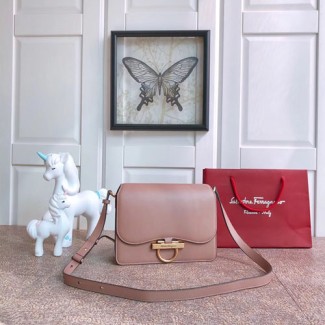 페레가모 클래식 플랩 숄더백 21H321 핑크