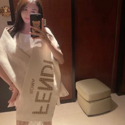 펜디 신상 스카프 FD70243-2