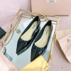 미우미우 신상 플랩슈즈 57206 블랙