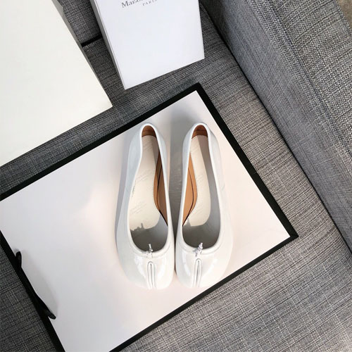 마르지엘라 타비 발렛 플랫 슈즈 190225 에나멜 화이트