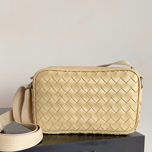 보테가 인트레치아토 스몰 카메라 백 V6614 베이지