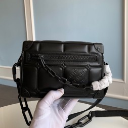 루이비통 미니 소프트 트렁크 M81611