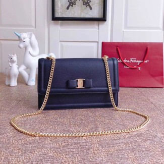 페레가모 바라 미듐 플랩백 21G462 네이비