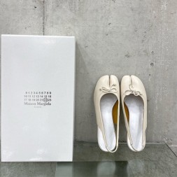 마르지엘라 여성용 타비 샌들190237 크림