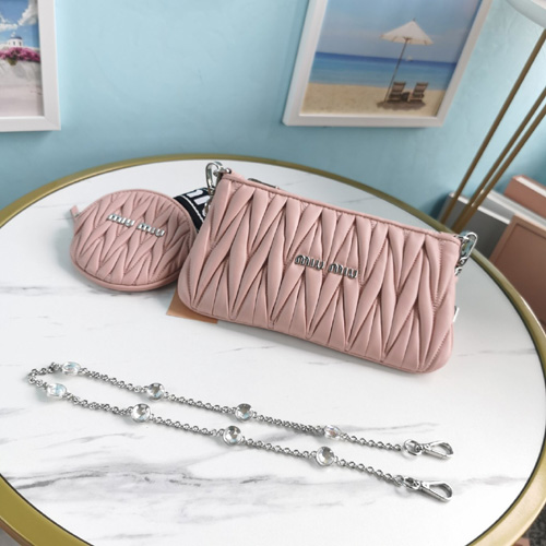 미우미우 샤인 마테라쎄 숄더백 5BH190 핑크