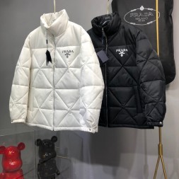 프라다 남여공용 패딩 3A529