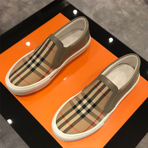 버버리  남여공용 신상 스니커즈 801096457