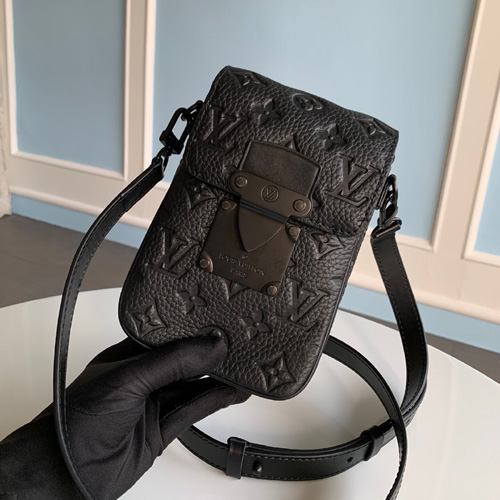 루이비통 S락 버티컬 웨어러블 월릿 M81524-1