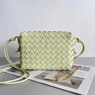 보테가 스몰 루프 카메라 백 V6600-1