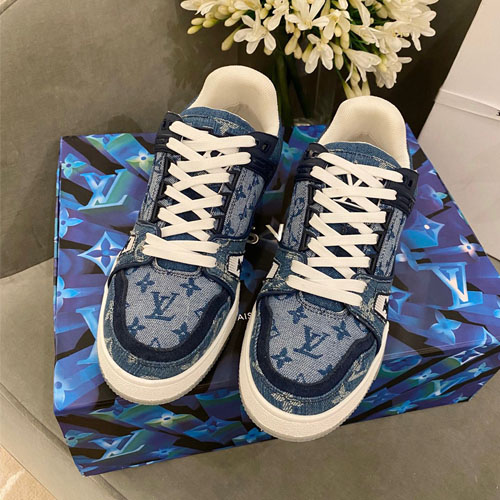 루이비통 남여공용 LV 트레이너 스니커즈 M0335