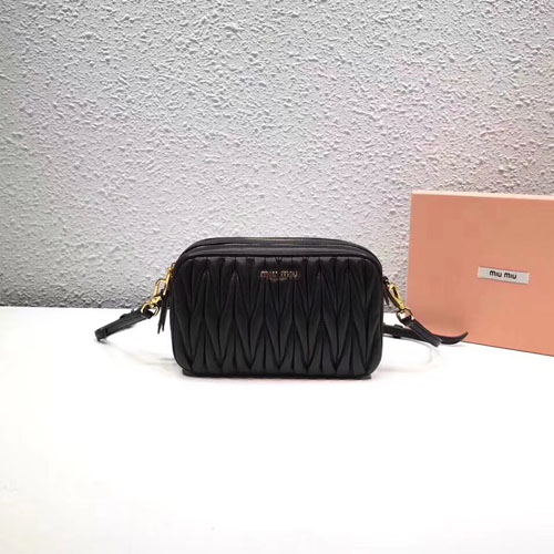 미우미우 마테라쎄 미니 크로스백 5BH539 블랙