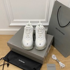 발렌시아가 남여공용 신상 트리플S  653818-8