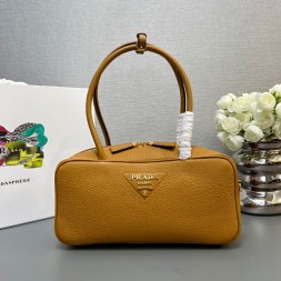 프라다 미디엄 가죽 토트 백 1BB126-3