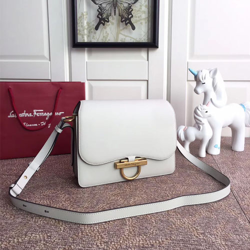 페레가모 클래식 플랩 숄더백 21H321 화이트