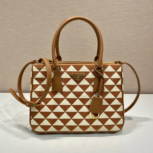 프라다 자수 패브릭백 1BA863