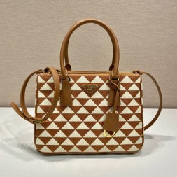 프라다 자수 패브릭백 1BA863