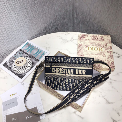 디올 오블리크 엠브로이드 스트랩 클러치 M1292 네이비