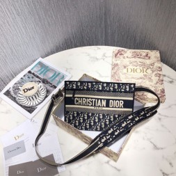 디올 오블리크 엠브로이드 스트랩 클러치 M1292 네이비