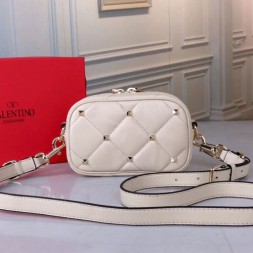 발렌티노 스몰 사이즈 퀼팅 붐스터드 크로스 바디 백 RW2B0D11 화이트