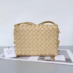 보테가 스몰 루프 카메라 백 V6600-7