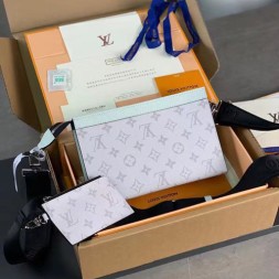 루이비통 가스통 웨어러블 월릿 M81018